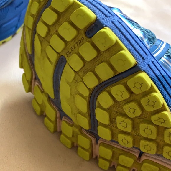 Brooks GTS 17 size 7 - Picture 4 of 5